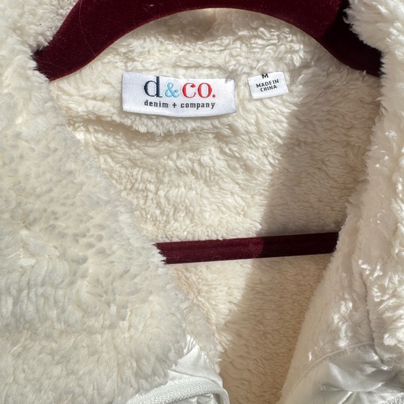 Denim&Co Cream Quilted Vest with Plush Collar - Picture 4 of 4